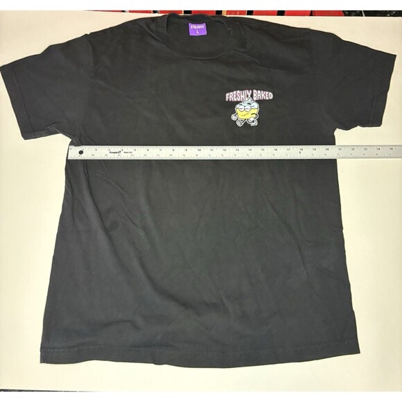 The High & Mighty Freshly Baked Cupcake Graphic T Shirt Black Mens Large Used - Picture 3 of 7
